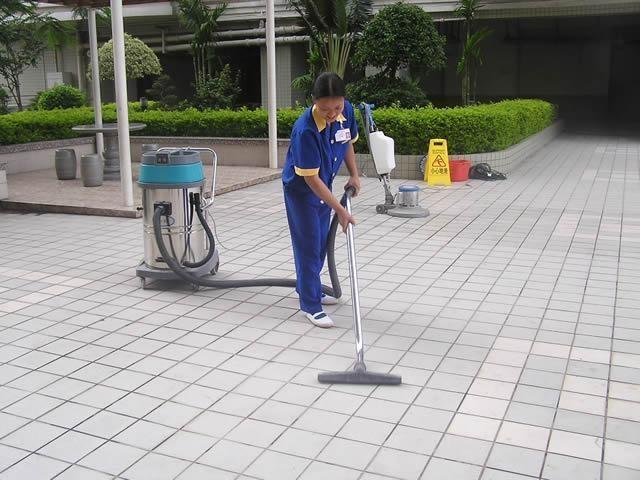深圳專業(yè)保潔服務(wù) 開(kāi)荒保潔與家庭保潔的收費(fèi)透明之道